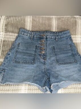 High-Waist Blue Denim Women's Shorts with Front Pockets